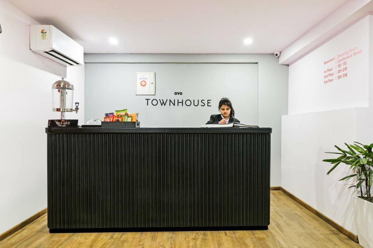 Oyo Townhouse 086 Pankha Road Hotel New Delhi Exterior photo
